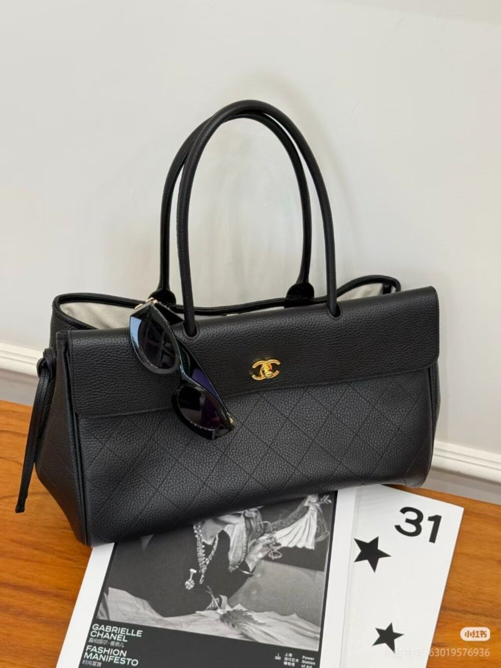 Classic CHANEL Bags: A Stylish and Versatile Choice for Elegance - Picture 6 of 9